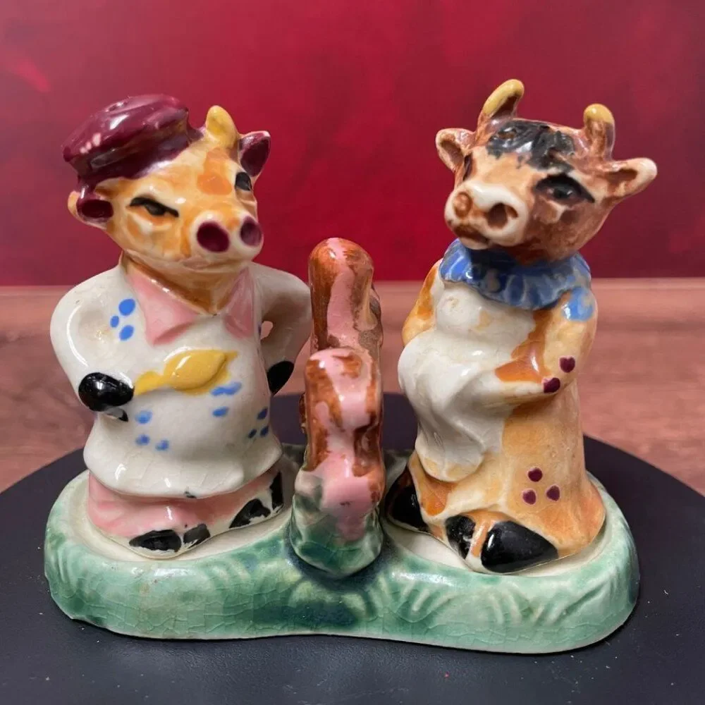 Vintage Mr. & Mrs. Cow Salt and Pepper Shakers, 1950's Japanese. Collectible